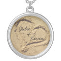 Gepersonaliseerd Hart in de Halsband van het Zand zazzle_necklace