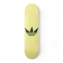 Grappig het embleemskateboard van de marihuana