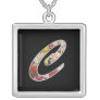 Het aanvankelijke Ketting van de Bloem van C kettingen by jasmingifts Het aanvankelijke Ketting van de Bloem van C kettingen