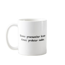 Men is onschuldig tot gebleken schuldig koffie mokken