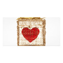 Rood hart in een gouden giftdoos
