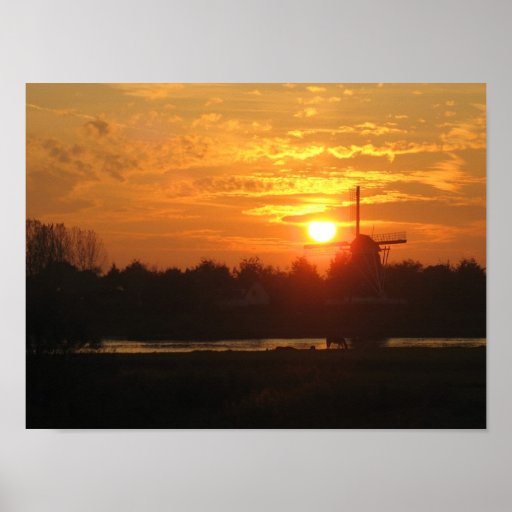 Zonsondergang in Holland met het Nederlandse Poste