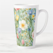 СKleurrijk lente bloemenveld. Schilderen Latte Mok (Rechts)