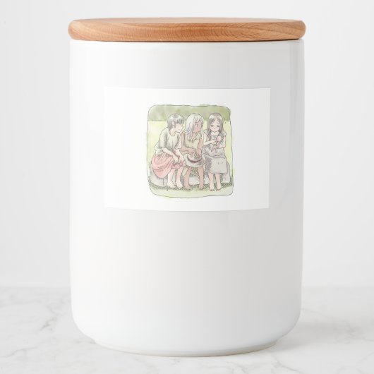 さなにやじ  野外で、椅子に座って仲良くしている三人の裸足の女の子のイラスト VOEDSELCONTAINER ETIKET (Voorkant)