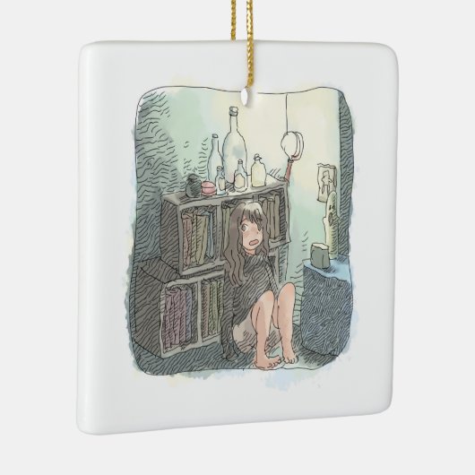 さなやにじ   薄明るい水色のお部屋の本棚のそばで座る素足の女性のイラスト KERAMISCH ORNAMENT (Rechts)