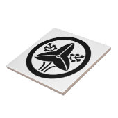 家紋「丸に立ち沢瀉」 TEGELTJE (Zijkant)