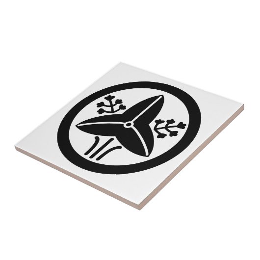 家紋「丸に立ち沢瀉」 TEGELTJE (Zijkant)