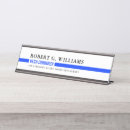 Zoek naar agenten naambordjes Politie