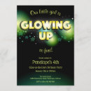 Zoek naar gloed in dark uitnodigingen Voor kinderen