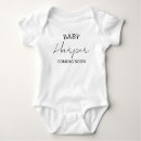 Zoek naar zwangerschaps aankondiging babykleding Baby onthulling