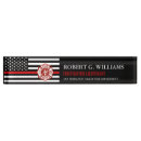 Zoek naar kruis naambordjes Brandweerman