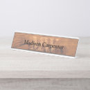 Zoek naar houten naambordjes Voor hem