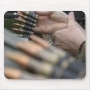 Zoek naar munitie muismatten In een rij