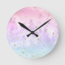 Zoek naar nevels klokken Bos