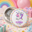 Zoek naar regenboog buttons Meisje