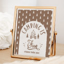 Zoek naar het gelukkige kamperen Één gelukkige kamper