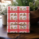 Zoek naar rood en wit cadeaupapier Foto