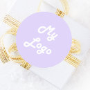 Zoek naar gekleurde stickers Elk persoon