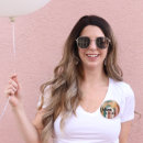 Zoek naar regenboog buttons Voor haar