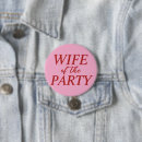 Zoek naar roze vrijgezellenfeest buttons Minimalistisch