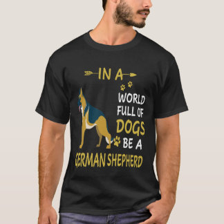 012 In een wereld vol honden wees een Duitse herde T-shirt
