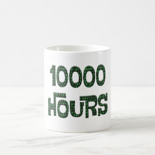 10000 uur met een overlay van computer binaire cod koffiemok