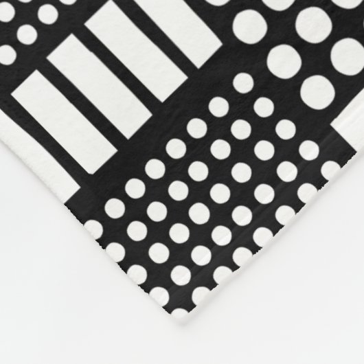 100416 - White on Black Fleece Deken (Hoek)