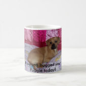 100_4013, heb je je Puggle vandaag geknuffeld? Koffiemok (Center)