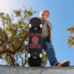 100 dagen bestrooid met leuke cupcake school meisj persoonlijk skateboard<br><div class="desc">100 dagen gesponnen met een vun taart 100e dag schoolmeisje T-shirt</div>