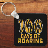 100 Dagen Brullende Tijger Grappige 100e Dag Schoo Sleutelhanger (Voorkant)