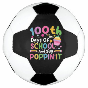 100 dagen school en nog steeds knallende meid  voetbal