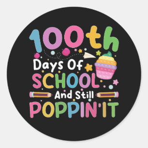 100 dagen school en nog steeds knalmeisje  ronde sticker