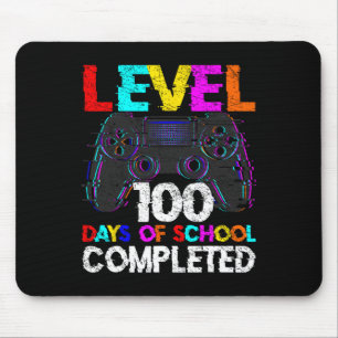 100 dagen school voltooid gamer jongen niveau 100  muismat