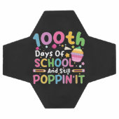 100 dagen van school en nog steeds poppin' meisje voetbal (Enkel)