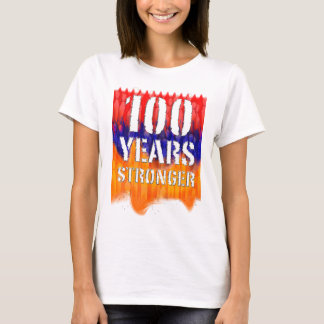 100 jaar Sterker Armeense vrouwen met een T-shirt