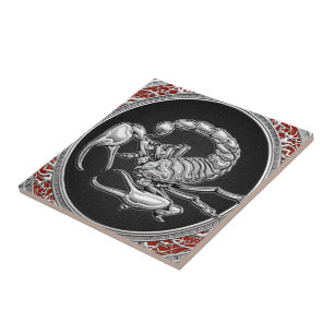 [100] Sacred Silver Scorpion op zwart Tegeltje