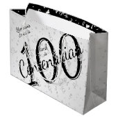 100 Yrs Centenarian Zwart/Wit Typografie Groot Cadeauzakje (Achterkant Gekanteld)