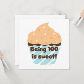 100 zijn is Sweet Birthday T-shirts en cadeautjes Kaart (Voorkant / Achterkant in situ)