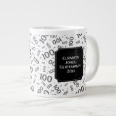 100e Verjaardag Gift Zwart Willekeurig Getal Patro Grote Koffiekop (Voorkant rechts)