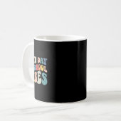 100ste dag van de school Vibes Retro Teacher Kinde Koffiemok (Voorkant links)