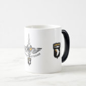 101e Luchtvaartdivisie Slechte ontvlamming schedel Magische Mok (Voorkant rechts)