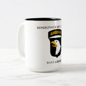 101STE LUCHTVAARTRENDEZVOUS MET BESTEMMING  TWEEKLEURIGE KOFFIEMOK (Voorkant links)