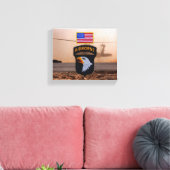 101ste veteranen voor de voorkant van de luchtbrug canvas afdruk (Insitu (Woonkamer))