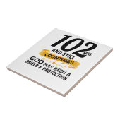 102 jaar en nog steeds jarig tegeltje (Zijkant)