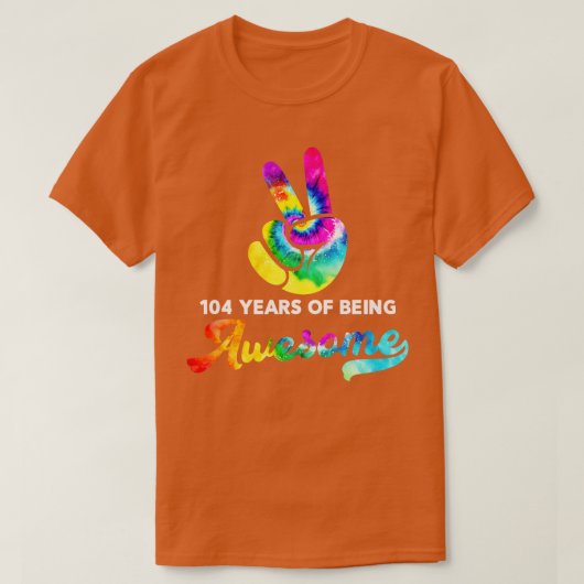 104 jaar Geweldige Tie Dye Birthday zijn T-shirt (Design voorkant)