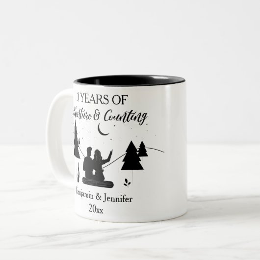 10 jaar avontuur en telling Aangepaste namen Tweekleurige Koffiemok (Voorkant links)