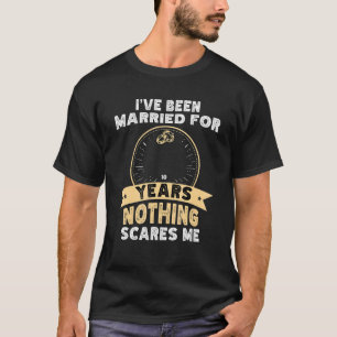 10 jaar huwelijksdag niets maakt me bang t-shirt