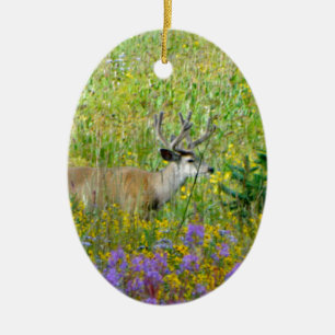 10 Point velvet op een veld van wilde bloemen Keramisch Ornament