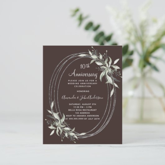 10e huwelijksverjaardag bruine groene uitnodiging (Staand voorkant)
