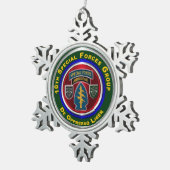 10e kerstmetaal van de speciale strijdkrachten tin sneeuwvlok ornament (Rechts)